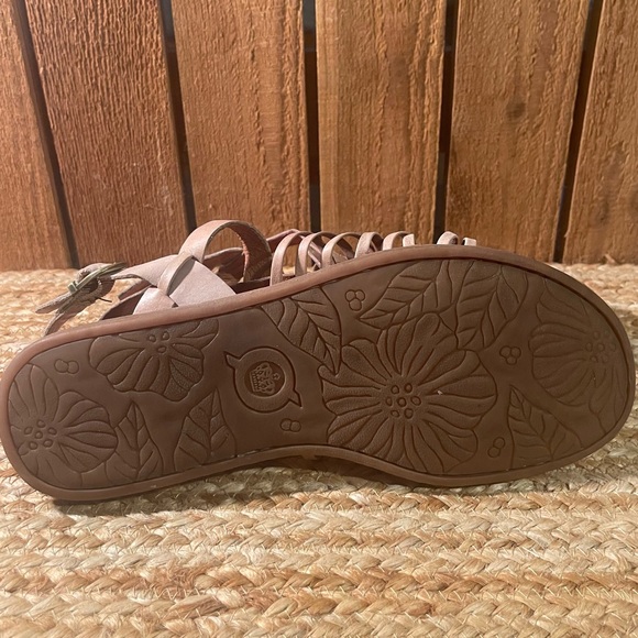 Born Strap Back Leather Upper and Lining Sandal Sz 9 M - Picture 6 of 7